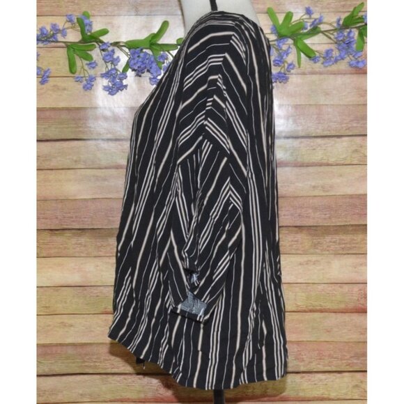 Maurices Black Button Front V-Neck 3/4 Sleeve Striped Blouse Top Size 2X - Picture 6 of 11